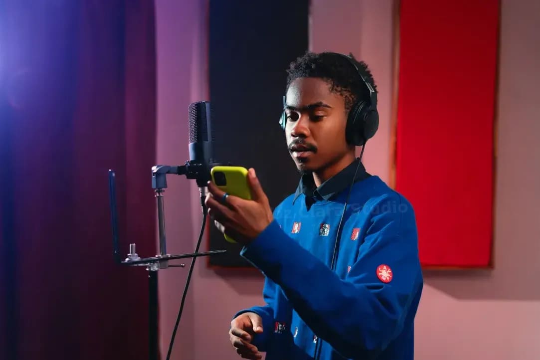 Voz Clara Studio 9